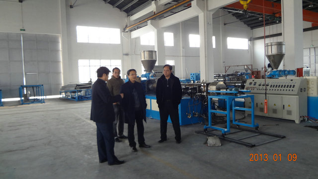 舟山市質(zhì)量監(jiān)督局嚴(yán)國(guó)強(qiáng)局長(zhǎng)來(lái)我公司調(diào)研.jpg 舟山市質(zhì)量監(jiān)督局嚴(yán)國(guó)強(qiáng)局長(zhǎng)來(lái)我公司調(diào)研.jpg